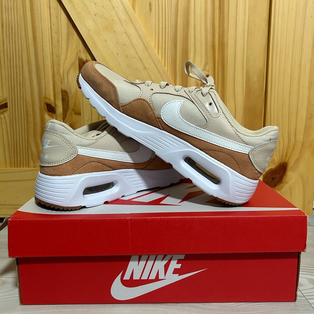 Nike women’s Air Max Sanddrift/summit white
